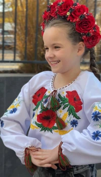 Вишиванка для дівчинки з маками р128