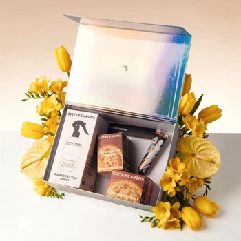 Подарочный набор Sister’s Aroma: Аромадиффузор Sister’s Aroma Salted Butter Croissant 110 мл + Свеча Sister’s Aroma Salted Butter Croissant 150 г + Спрей Sister’s Aroma Peer&Freesia 230 мл + Крем для рук Sister’s Aroma Sugar Porn 30 мл