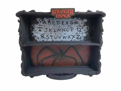 Полиця-вітрина для фігурок Stranger Things Kinder Joy Funko Pop Підставка для колекції Дивні 3D друк НФ061