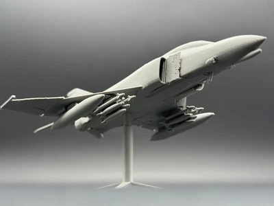 Масштабна модель літака-винищувача F-4 Phantom II на підставці. Aivory