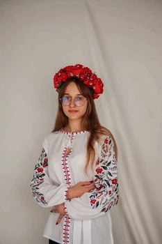 Вишиванка для дівчинки Медея біла з червоно-чорним орнаментом р.146