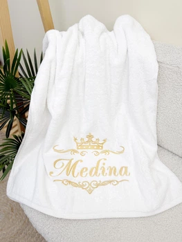 Банное полотенце Family Tradition двусторонняя махра с вышивкой 140х70 см белое Мedina