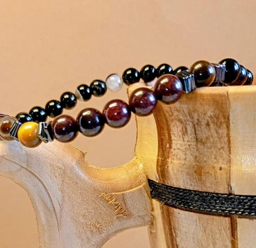 Браслет унисекс из агата, граната и тигрового глаза. 350.