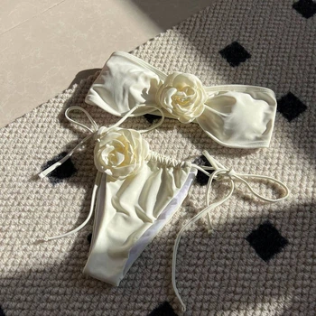 Купальник жіночий бандо з квіткою М молочний 90А/В