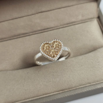 Каблочка серебряная с позолоченной вставкой сердечком ажурная