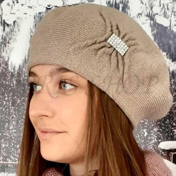 Жіночий берет вовняний подвійний зимовий теплий з акуратним візерунком збоку та брошкою Lirus Бонжур Универсальный Світло-бежевий