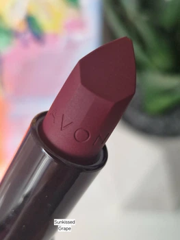 Зволожувальна матова губна помада "Ультра" Avon SUNKISSED GRAPE/Насичений виноградний