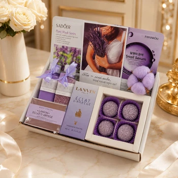 Ніжний лавандовий spa-box для жінки. Подарунковий набір для дівчини з парфумами і доглядовою косметикою.
