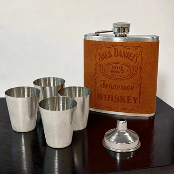 Подарочный набор: фляга Jack Daniel’s QK-1-1 Brown 7 oz/210 мл с рюмками
