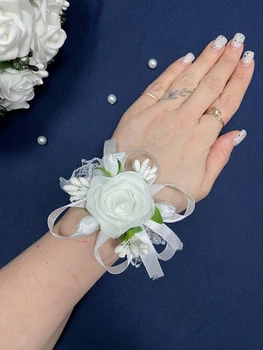 Бутоньєрка (браслет) з квітів на руку для дружки білий