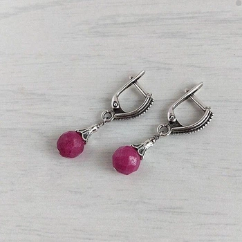 Сережки Hand Made с натуральным рубином в бордово-розово-малиновых оттенках