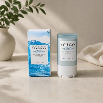 Сонцезахисний стик для обличчя SKIN1004 Madagascar Centella Hyalu-Cica Silky-Fit Sun Stick SPF50+ PA++++
