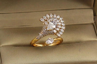 Кольцо Xuping Jewelry Пава рояль р 18 золотистое