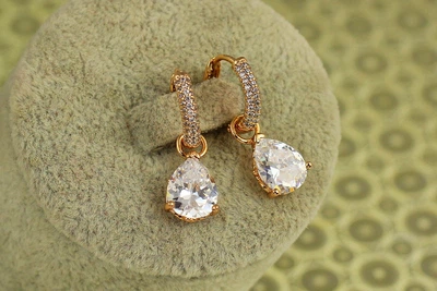 Серьги подвески Xuping Jewelry со съемной белой каплей 2,5 см золотистые