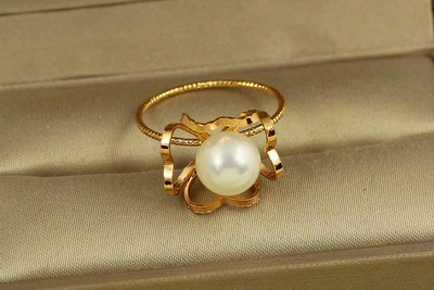 Кольцо Xuping Jewelry роса на лепестке с жемчужиной р 18 золотистое
