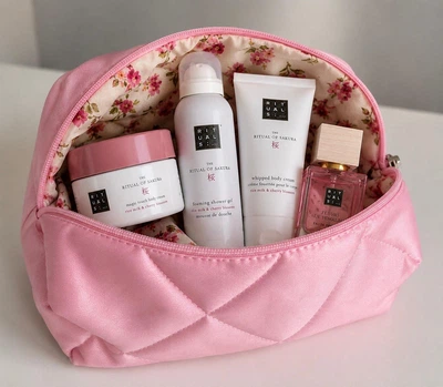 Подарунковий набір Rituals The Ritual of Sakura з косметичкою Pink Beauty та парфумами Fleurs de L’Himalaya