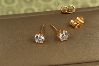 Серьги гвоздики Xuping Jewelry с камнем на шесть креплений 5 мм золотистые