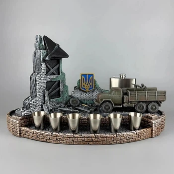 Сувенир штоф Охотники на дронов, Подарок военному ПВО декоративная подставка-композиция с комплектом посуды