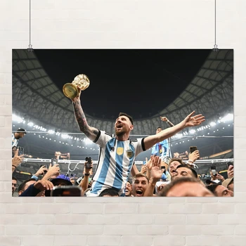 Постер Лионель Месси держит Кубок Мира, Lionel Messi, футбол, спорт, A3 28×42 см (id6223)