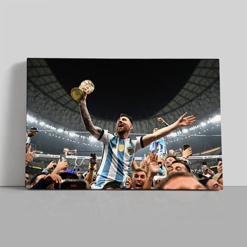 Интерьерная картина Лионель Месси держит Кубок Мира, Lionel Messi, футбол, спорт, 28×42 см (id6223)