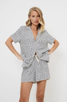 Піжама жіноча сорочка з шортами Aruelle Beatrich pajama short S біла в тигровий принт