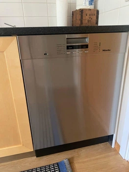 Посудомоечная машина встраиваемая Miele 15 комплектов б/у