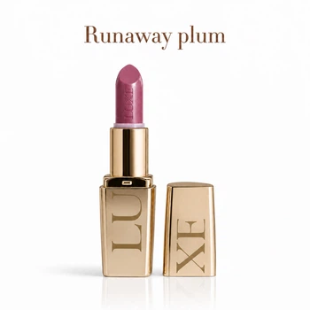 Зволожувальна губна помада Avon LUXE Runaway Plum/Сливовий сапфір