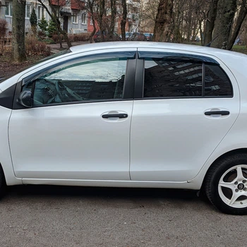 Дефлекторы окон VL-Tuning на Toyota Yaris/Vitz II 2006-2011 5d (накладные)