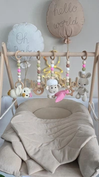 Підлоговий мобіль BABY GYM з іграшками, стійка Монтессорі, тренажер для немовлят, Баранчик, каченя та зайчик, 5 підвісів