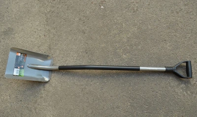 Совковая лопата стальная для тяжелых работ 1320 мм пластиковая ручка Fiskars FK-2202