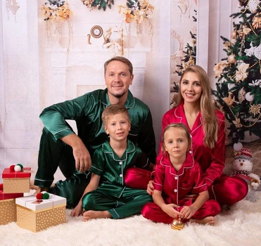 Парні піжами для всієї родини фемелі лук новорічні шовкові смарагд 3XL (4633/5)