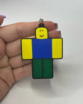 Брелок Finding Noob Нуб з Роблокс Roblox Чорний зелений жовтий синій 60 мм х 45 мм