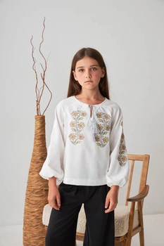 Блуза льняная "Flower" с вышивкой Серые цветы для девочки 9-10 лет, рост 140см. Цвет Молочный