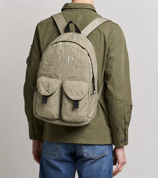 Рюкзак C.P. Company Taylon P Nylon Backpack с вышитым логотипом в бежевом цвете.