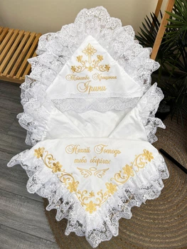 Крыжма для девочки Family Tradition сатин с вышивкой и кружевом 100х100 см Золотистые цветы