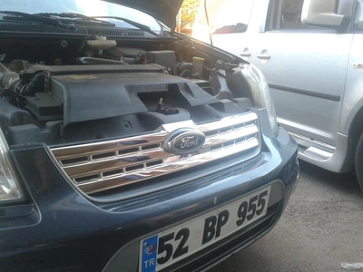 Накладка хромована на решітку радіатора Ford Connect 2010-2014, Carmos 6455692