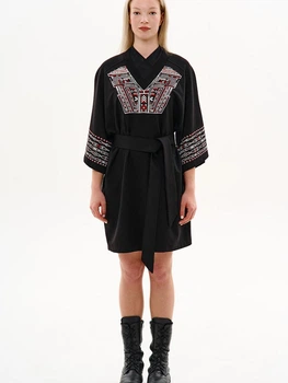 Платье-кимоно оверсайз кроя с вышивкой "Шизен" черное L-XL МАЯК-00011397-черный