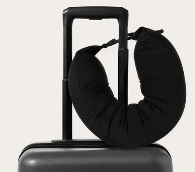 Подушка-сумка для подорожей чорна Travel Pillow Bag 2в1