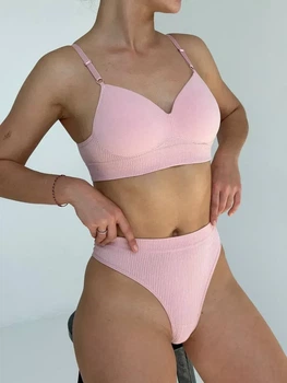 Базовий комплект жіночої білизни в рубчик зі стрінгами рожевий One Size (К024)
