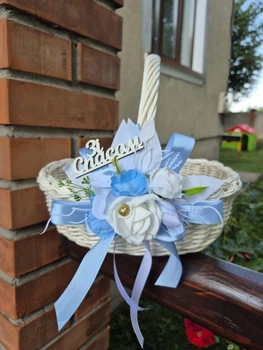 Корзина из лозы на Спаса, корзина для первенства фруктов, корзина с голубым декором