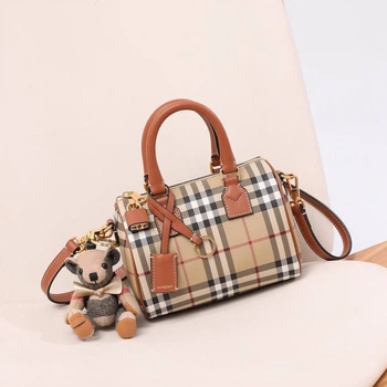 Женская сумка Burberry Mini Check Bowling бежевого цвета артикул 36590