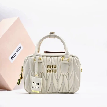 Жіноча сумка крос-боді Miu miu 2310 (19×13×6) біла молочна