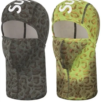 Балаклава Supreme, меняющая цвет при нагревании, камуфляжного цвета.