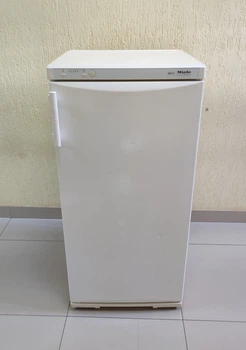 Морозильная камера Miele F7134S б/у 190 л 5 ящиков класс A суперзаморозка