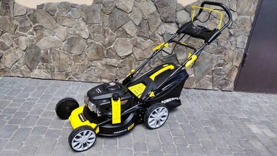 Бензинова самохідна газонокосарка Powerplus POWXG60260 150 см³ 2,6 кВт 46 см електростартер