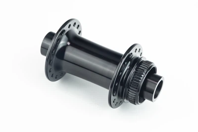 Втулка передняя MTB алюминиевая 14Gx32H, Disk-brake Center Lock, 2 пром-подшипники, крепл. под ось 15мм, чёрная WB-T01