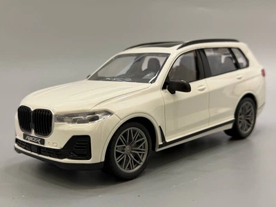 Машина на радиоуправлении BMW X7 световые эффекты резиновые колеса 1:16 Белая (M 6422)