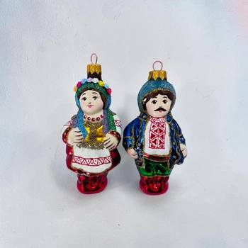 Елочные украшения. Набор «Мальчик и девочка». В национальных костюмах. С розами.