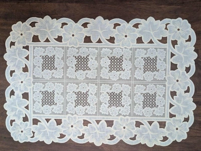 Вінілова серветка бежева 30×45 см, з квітковим рисунком S105B