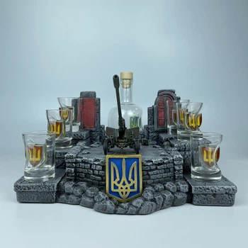 Сувенірний мінібар з моделлю гармати Гіацинт-Б з пляшкою та чарками зі вставками (11574-2)